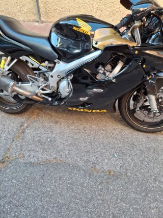 Vendo moto Honda cbr 600f ano 2000 carburación a