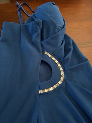 Abito blu con strass su apertura sul fianco
