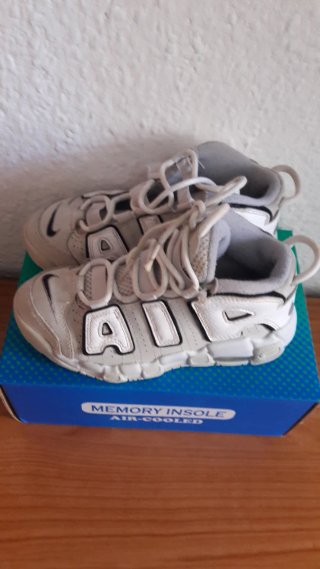 Zapatillas Nike Air Gris y Blanco Talla 33