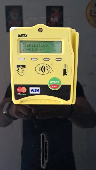 Tarjetero Nayax con pantalla