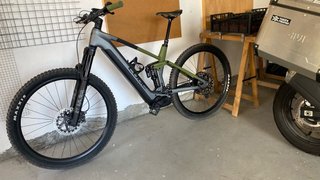 Bicicleta Eléctrica eBike CUBE Carbono L