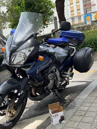 Suzuki Adventure Moto Negra