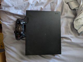 Xbox One X Completa con Mando Negro
