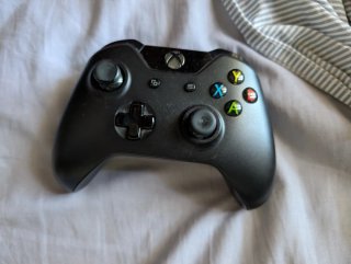 Xbox One X Completa con Mando Negro