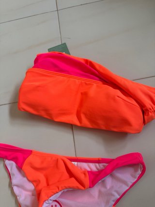 Bikini Naranja y Rosa