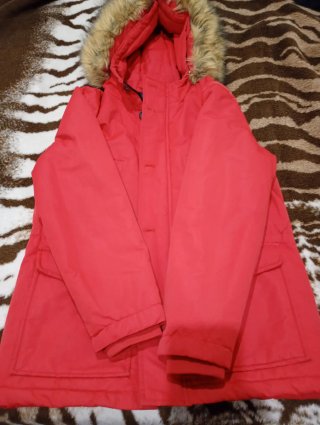 Abrigo de invierno rojo con gorro