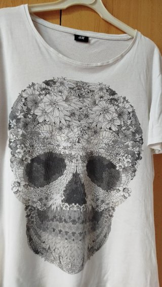 Camiseta H&M Calavera Flores