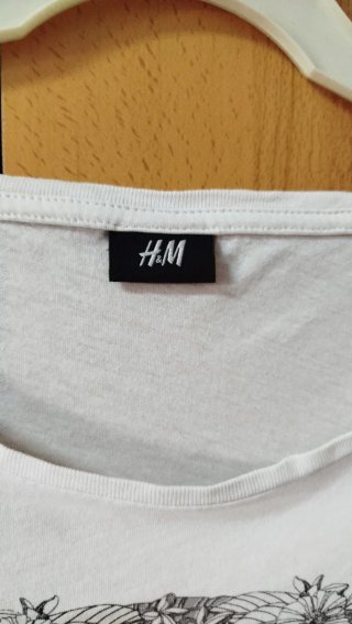 Camiseta H&M Calavera Flores