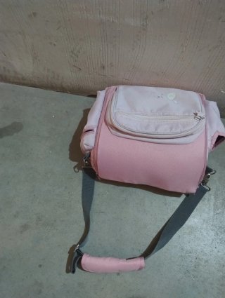 Trona portátil rosa con estampado de conejos