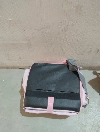 Trona portátil rosa con estampado de conejos