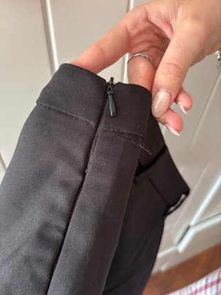 Falda mini negra con raja