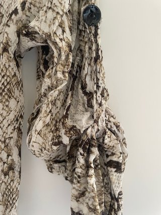 Blusón Zara estampado serpiente talla S