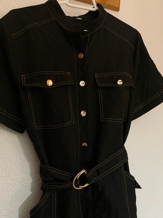 Mono largo camisero negro con costuras doradas
