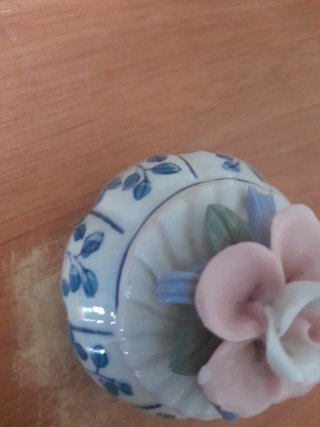 Precioso joyero de porcelana con flores