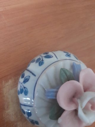 Precioso joyero de porcelana con flores