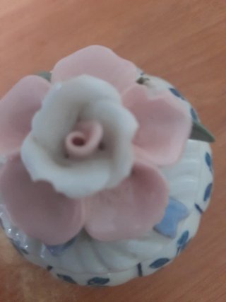 Precioso joyero de porcelana con flores