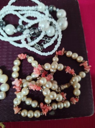 Lote Bisutería: Collares y Broches