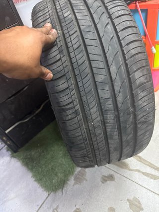 Neumático 235/35 R19 al 90% de vida