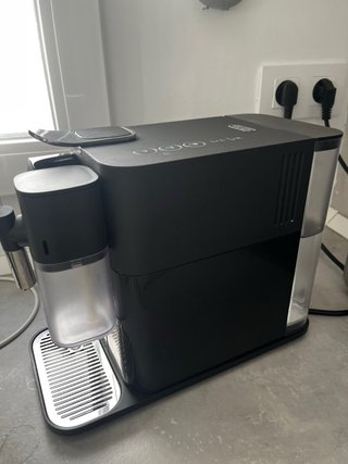 Cafetera Nespresso DeLonghi Negra