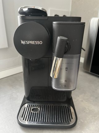 Cafetera Nespresso DeLonghi Negra