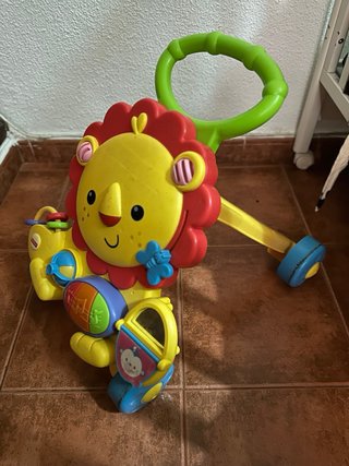 Andador infantil de madera con actividades