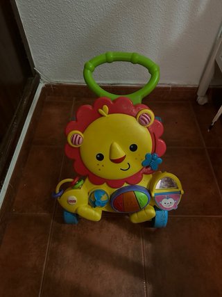 Andador infantil de madera con actividades