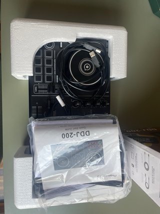 Controlador DJ Pioneer DDJ-200 + Caja