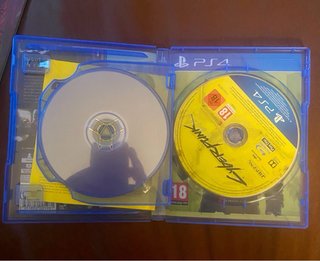 Cyberpunk 2077 PS4 + Artbook y Postales