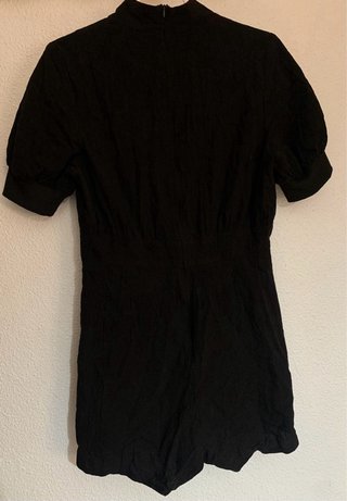 Mono corto negro cuello alto