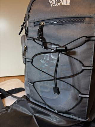 Mochila The North Face Gris y Negra