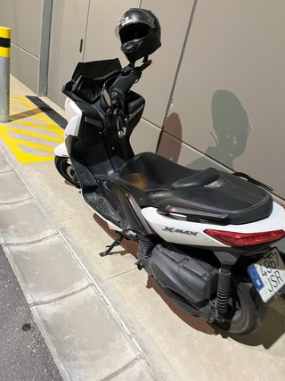 Yamaha Xmax 400 Maxi Scooter