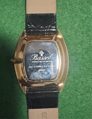 Reloj Bassel Dorado Esfera Nácar