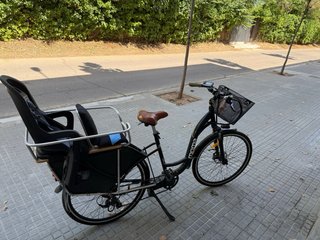 Bici elettrica Moma e-bike 28 per trasportare 2 bambini