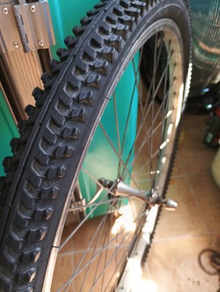Rueda delantera de bicicleta
