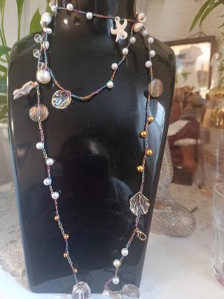 Collar mil vueltas con cuentas y conchas