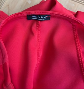Abito rosso con dettagli in tulle