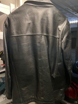 Chaqueta de cuero negra. Talla 50