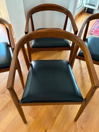 Silla Visby Madera y Cuero Reposabrazos