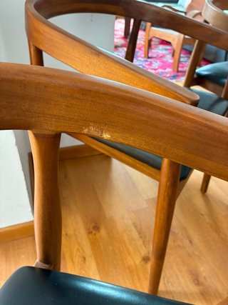 Silla Visby Madera y Cuero Reposabrazos