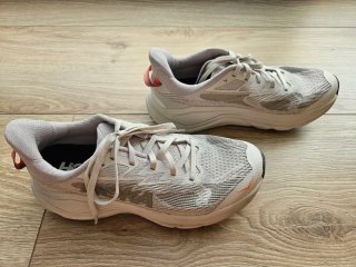 Zapatillas Hoka Running Blancas y Naranja