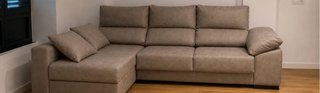 Sofá chaise longue grisáceo