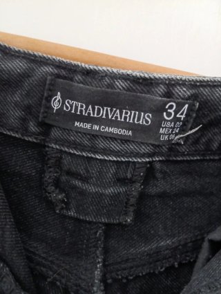 Pantalón corto vaquero gris desgastado