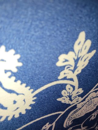 Vestido azul con estampado blanco