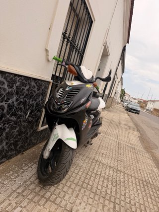 Yamaha Aerox Scooter Negro/Blanco