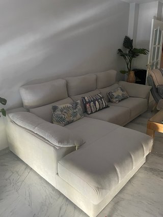 Sofá chaiselongue tela beige. Precio negociable