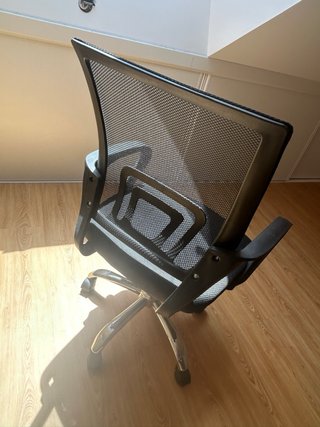 Silla de oficina ajustable negra