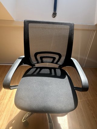 Silla de oficina ajustable negra