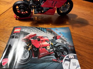 Lego Technic Ducati Panigale V4 R