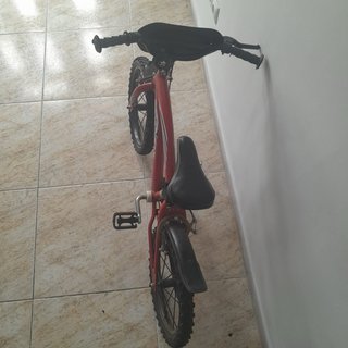 Bicicleta infantil roja
