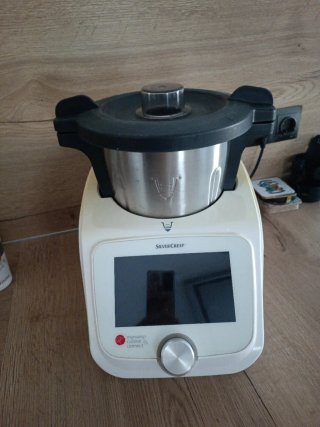 Monsieur Cuisine Connect Silvercrest con dos vasos